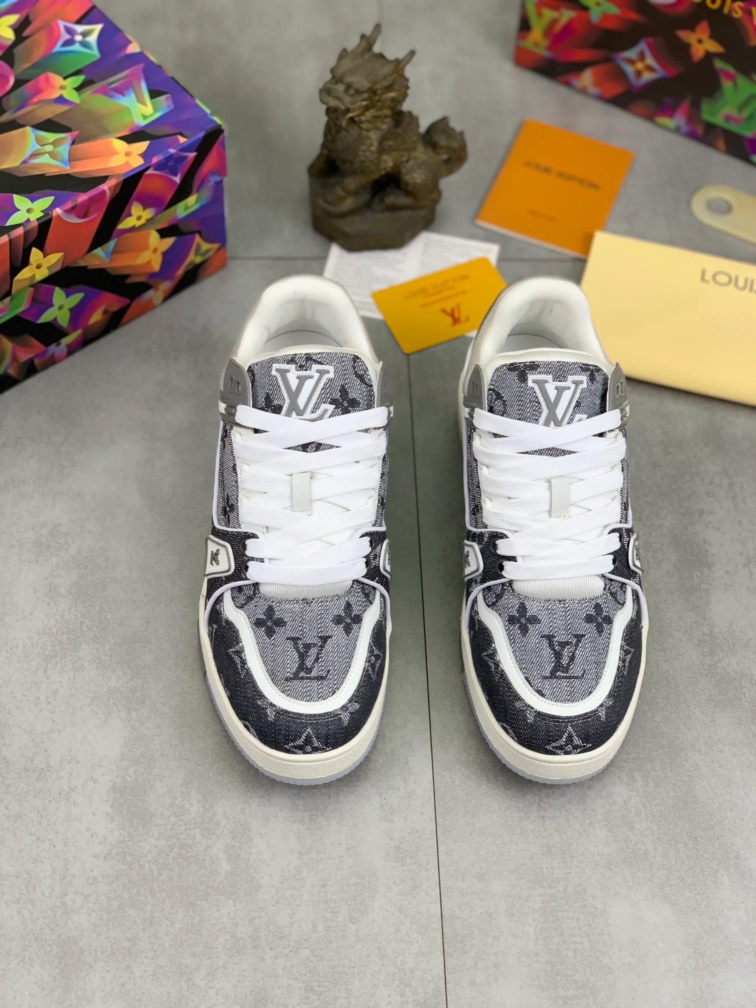 Men's men's shoes 💰P540 New style 💰💎💎Latest color High version 2025Louis*Vuitto* LV Traine Catwalk TRAINER outsole and fabric private model A shoe that definitely costs a lot of money and effort. This series was designed after the arrival of Vifgil. It is favored by many fans every season. Original TPU outsole Original packaging Men's size: 38-45 (46 can be customized) Color: 2️⃣ colors available (available from stock, super fast delivery)